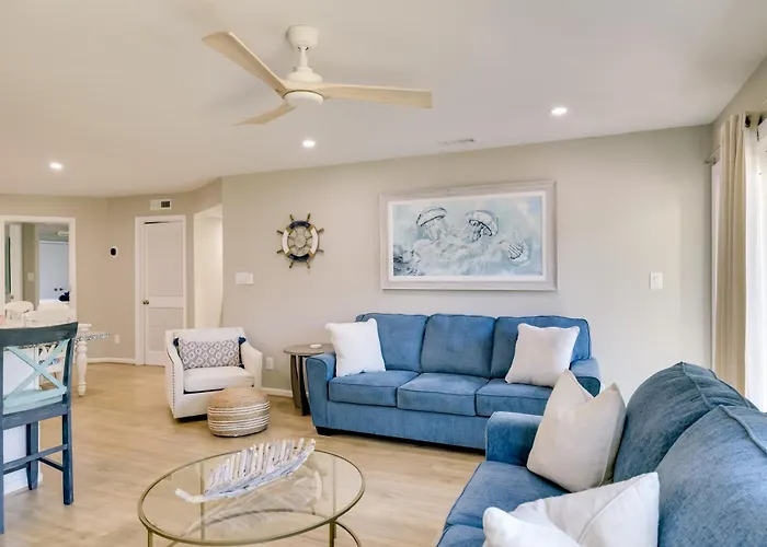 Emerald Isle Condo W/ Indoor Pool & Beach Access!