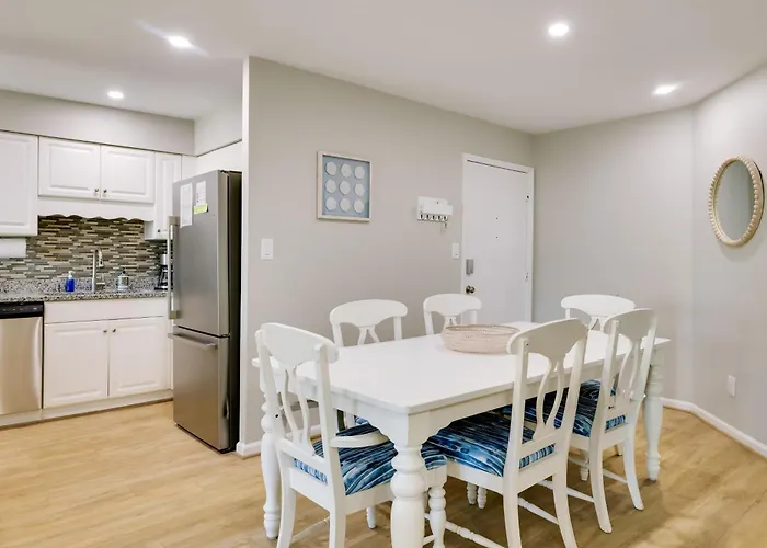 Emerald Isle Condo W/ Indoor Pool & Beach Access!