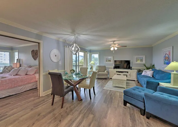 Bright Emerald Isle Condo W/ Private Beach Access!
