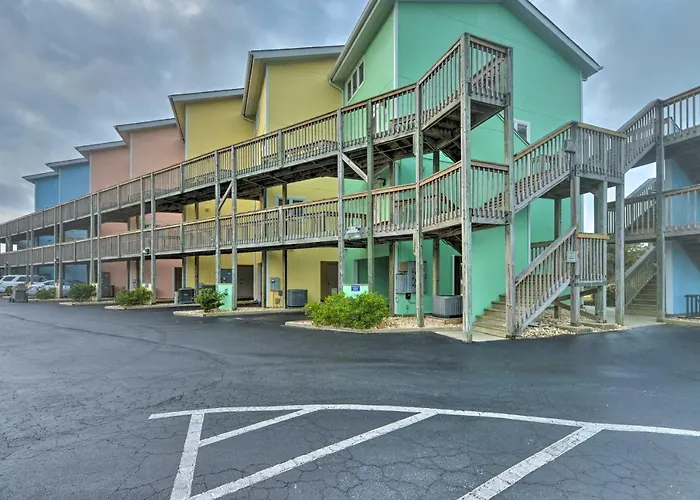 Bright Emerald Isle Condo W/ Private Beach Access!
